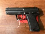 Heckler & Koch USP40 Standard DA/SA Pistol w/Safety 704001A5, 40 S&W - 1 of 5