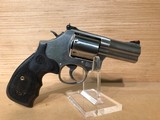 Smith and Wesson 686 3-5-7 Magnum Series 357 Magnum | 38 Special Double - 2 of 6