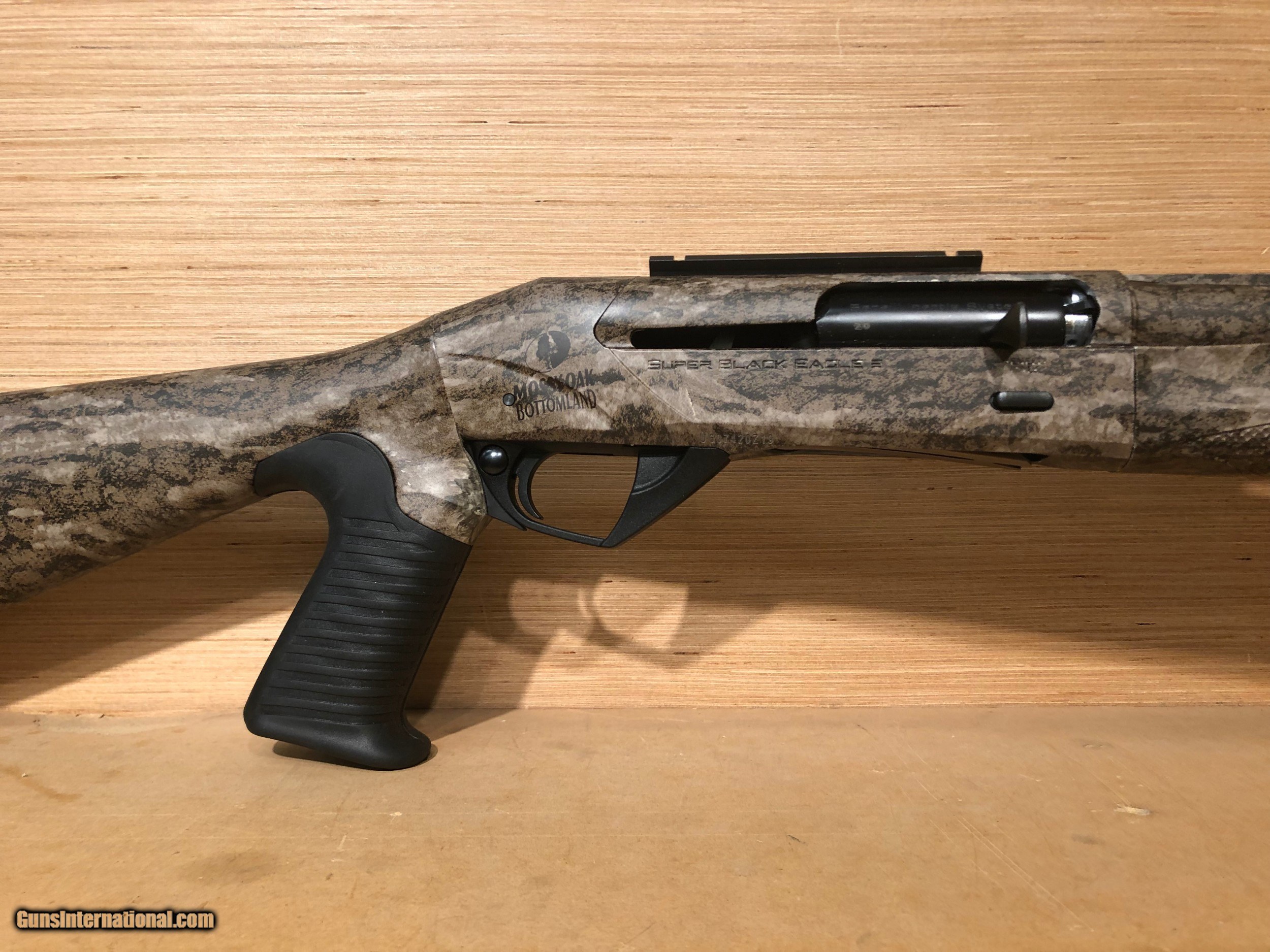 Benelli Super Black Eagle 3 SteadyGrip SemiAuto Shotgun 10352, 12 Gauge