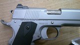 Dan Wesson Valor V-Bob 45 Auto (ACP) 4.25in Stainless - 3 of 13