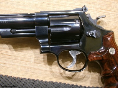 SMITH & WESSON MODEL 29-3 HUNTER .44 MAG 8 3/8