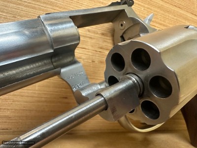 SMITH & WESSON MODEL 686-1 357MAG SILHOUETTE 6 SHOT 6