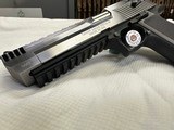 Magnum Research Desert Eagle .50AE Series 6 - 2 of 12