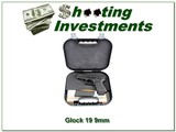 Glock 19 9mm exc cond in case 2 magazines! - 1 of 4