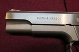 Smith & Wesson - 5 of 9