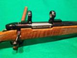 Weatherby Mark-V Deluxe 300 Weatherby Magnum - 10 of 12