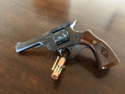 H&R Model 926 9 shot .22 CALMint Harrington & Richardson 4in - Image 1 of 10