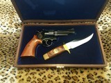 Smith & Wesson commemorative Texas Ranger model 19 with matching Bowie knife - 1 of 8