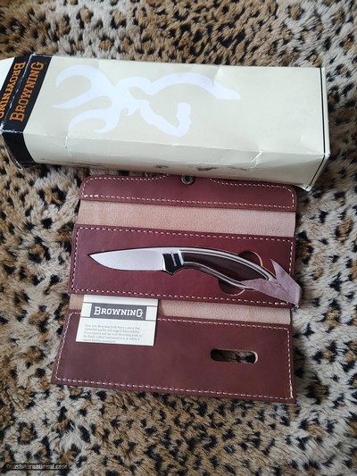 Browning fixed blade Collectors knife, NIB