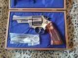 Smith & Wesson model 27-2 in presentation case - 2 of 8