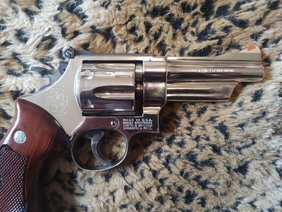 Smith & Wesson model 27-2 in presentation case