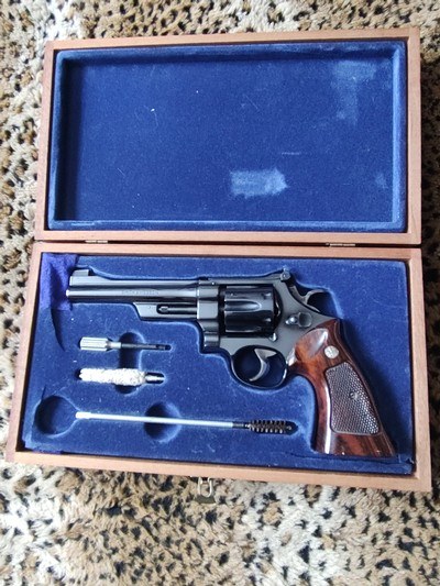 Smith &Wesson model 27-2 like new in presentation case - Image 4 of 12