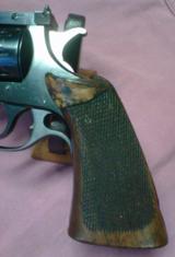 1943 HARRINGTON & RICHARDSON ARMS SPORTSMAN REVOLVER! 9 shot blued .22 LR handgun w/6" barrel & walnut grip - 10 of 15
