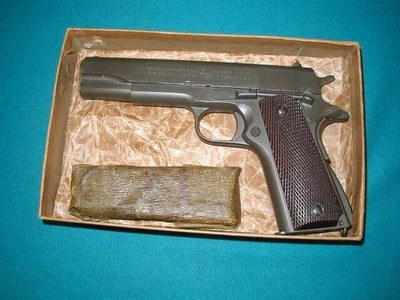 FANTASTIC COLT
R.S. 1941 1911 A1 IN BOX, W/ EXTRA MAG