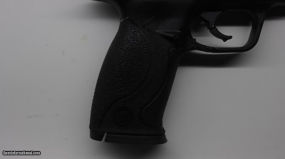 Smith & Wesson S&W M&P22 22lr, new in case 222000 - Image 4 of 10