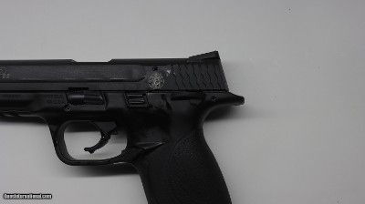 Smith & Wesson S&W M&P22 22lr, new in case 222000 - Image 7 of 10
