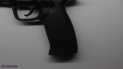Smith & Wesson S&W M&P22 22lr, new in case 222000 - Image 6 of 10