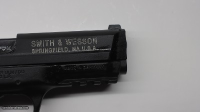 Smith & Wesson S&W M&P22 22lr, new in case 222000 - Image 2 of 10
