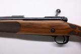 WINCHESTER 70 SUPER GRADE FRENCH WALNUT 6.5 CM 2025 Demo 535239289 - Image 17 of 20