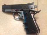 Springfield Armory V10 Ultra Compact - 1 of 2