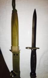 Mint un-issued M-16/AR15 bayonet in perfect condition with scabbard - 2 of 3