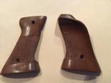 Herters target grips -mint condition
- 1 of 3