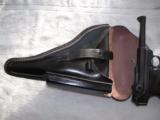 MAUSER BANNER "V" SUFFIX LUGER CODE
1939 MFG COMMERCIAL IN LIKE NEW ORIGINAL W/MATCHING MAGAZINE AND HOLSTER - 2 of 20