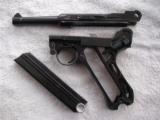 MAUSER BANNER "V" SUFFIX LUGER CODE
1939 MFG COMMERCIAL IN LIKE NEW ORIGINAL W/MATCHING MAGAZINE AND HOLSTER - 5 of 20