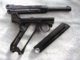 MAUSER BANNER "V" SUFFIX LUGER CODE
1939 MFG COMMERCIAL IN LIKE NEW ORIGINAL W/MATCHING MAGAZINE AND HOLSTER - 6 of 20
