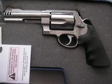 SMITH AND WESSON MODEL 460V CAL.S&W 460 MAG IN LIKE NEW ORIGINAL CONDITION IN THE CASE - 2 of 20