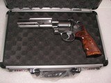 SMITH & WESSON PERFORMANCE CENTER MODEL 629-5 CALIBER 44 MAG. IN LIKE NEW ORIGINAL CONDITION - 1 of 20