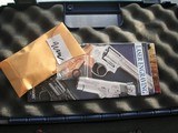 SMITH & WESSON MOD. 500 IN LIKE NEW ORIGINAL CONDITION IN THE FACTORY CASE WITH 4 " BARREL - 4 of 20