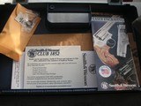 SMITH & WESSON MOD. 500 IN LIKE NEW ORIGINAL CONDITION IN THE FACTORY CASE WITH 4 " BARREL - 5 of 20
