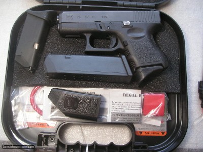 GLOCK MODEL G26 CAL 9MM IN LIKE NEW ORIGINAL CONDITION WITH 2-10 RDS & 1-17 RDS MAGS