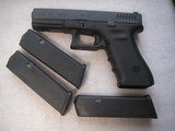 GLOCK MOD. G22 CAL. 40S&W LIKE NEW IN ORIGINAL CASE WITH 2-10 RDS & 1-15 RDS MAGAZINES - 3 of 18