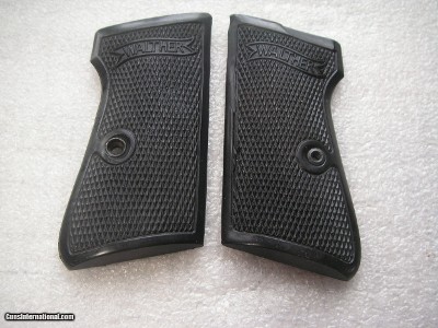 WALTHER WW2 FACTORY ORIGINAL GRIPS IN LIKE NEW EXCELLENT CONDITION