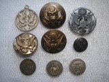 US MILITARY WW1 AND WW2 BADGES AND BATTON IN VERY GOOD ORIGINAL CONDITION