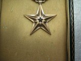 VINTADGE US MILITARY WW2 BRONZE STAR MEDAL WITH REPRIZENTATION CASE IN VERY GOOD CONDITION - 3 of 16