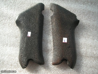 LUGER P.08 GRIPS IN GOOD, VERY GOOD & EXCELLENT CONDITION