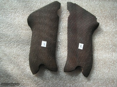 LUGER P.08 GRIPS IN GOOD, VERY GOOD & EXCELLENT CONDITION