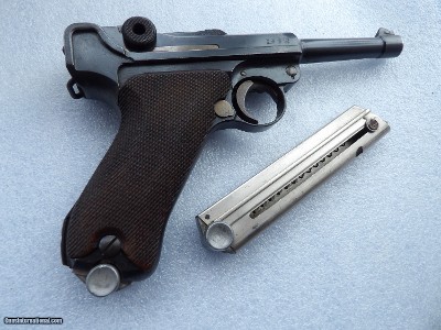LUGER DWM POLICE PISTOL WITH 2 MATCHING S/N MAGS