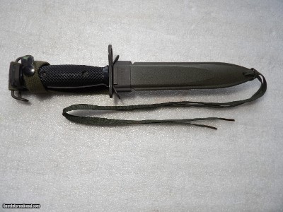 COLT AR15 EARLY PTODUCTION BAYONET/DAGGER LIKE NEW