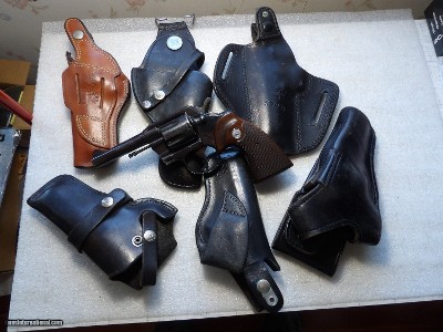 6 REVOLVER HOLSTERS IN EXCELLENT CONDITION