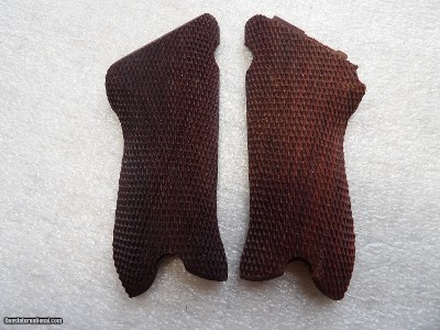 LUGER 1908 GRIPS IN VERY GOOD CONDITION