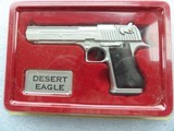 19 REPLICAS OF COLLECTIBLES PISTOLS & REVOLVERS IN 1/2 SCALE DISPLAYS - 1 of 20