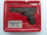 19 REPLICAS OF COLLECTIBLES PISTOLS & REVOLVERS IN 1/2 SCALE DISPLAYS - 10 of 20