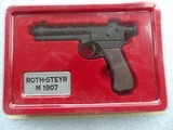 19 REPLICAS OF COLLECTIBLES PISTOLS & REVOLVERS IN 1/2 SCALE DISPLAYS - 12 of 20