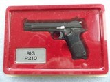19 REPLICAS OF COLLECTIBLES PISTOLS & REVOLVERS IN 1/2 SCALE DISPLAYS - 11 of 20