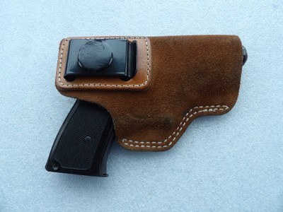 SOFT LEATHER PISTOL HOLSTER IN EXCELLENT ORIGINAL CONDITION
