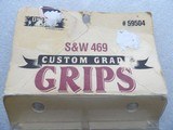 Smith & Wesson 469 & 669 Custom Grade Grips - 3 of 17